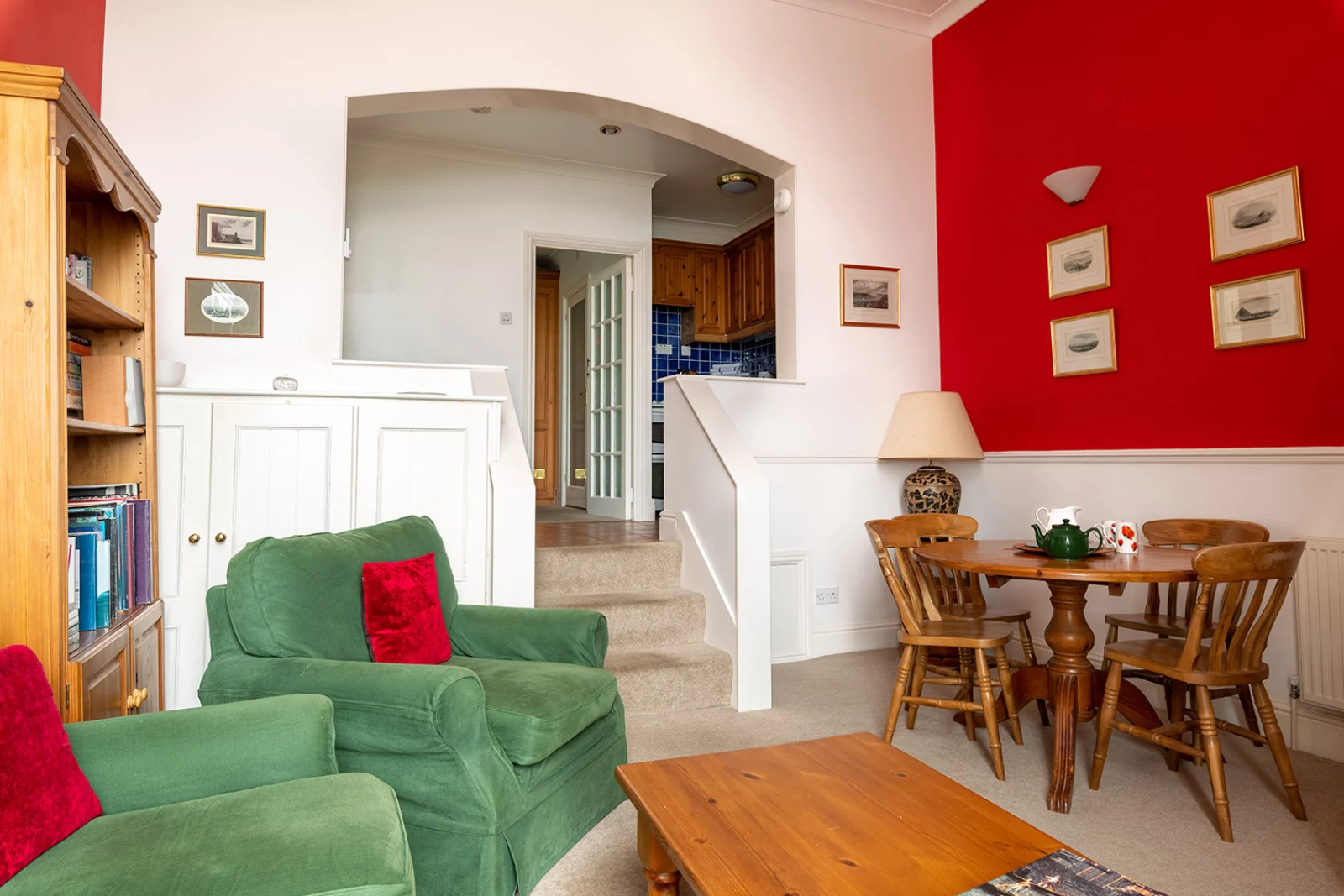 Lounge & Dining Area