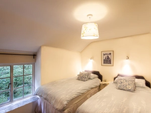Twin bedroom