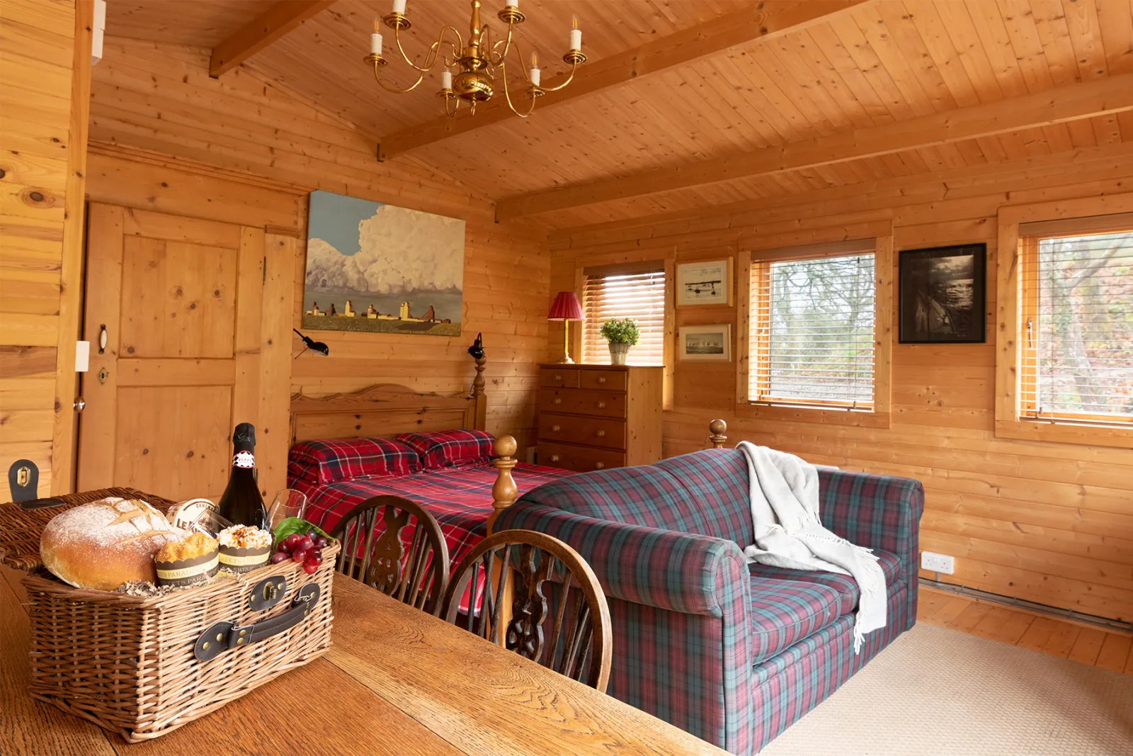 Bedroom & Lounge