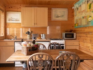 Kitchen & Dining