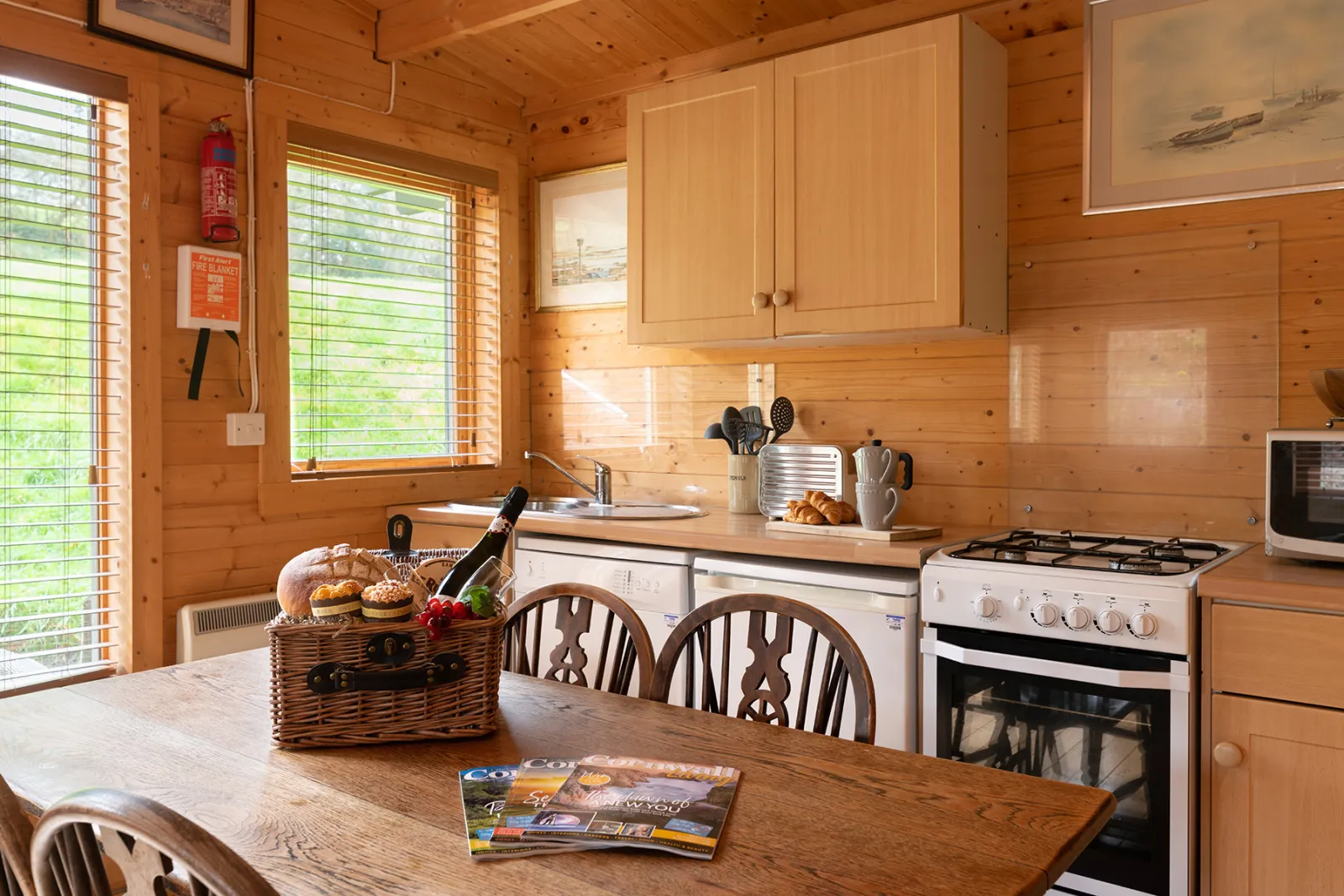 Kitchen & Dining