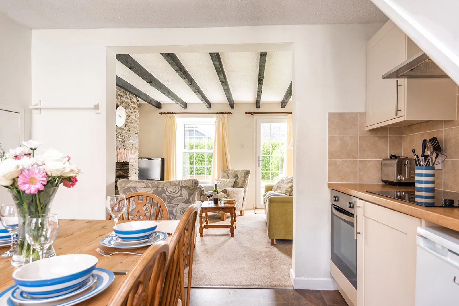 Kitchen & Dining Area