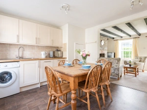 Kitchen & Dining Area