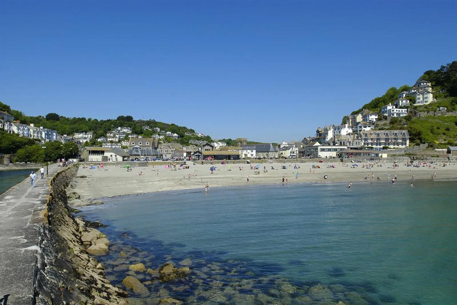 The beauitful sandy beach at East Looe, just yards from Nelsons Cottage