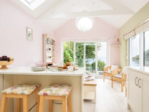 Kitchen/Snug with sea views