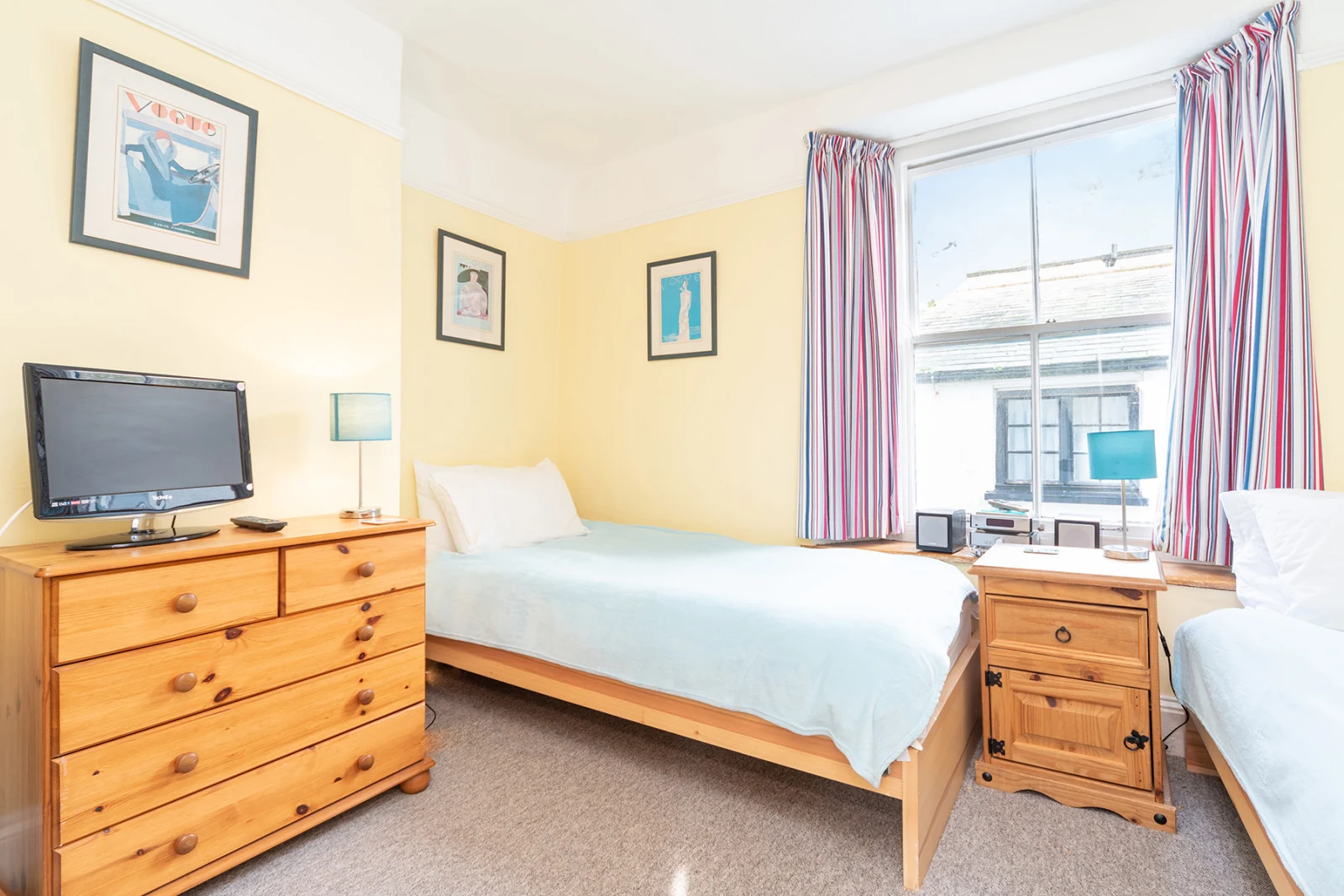 The twin bedroom on middle floor