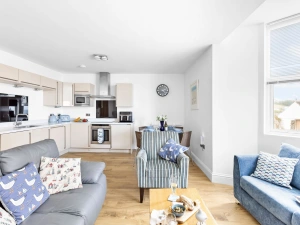 Well-equipped kitchen, oven, hob, toaster, kettle - 4 At The Beach