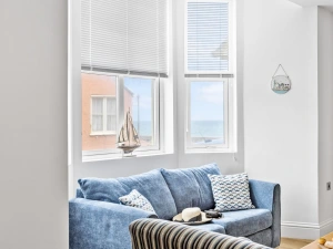 Sofa with sea view - 4 At The Beach