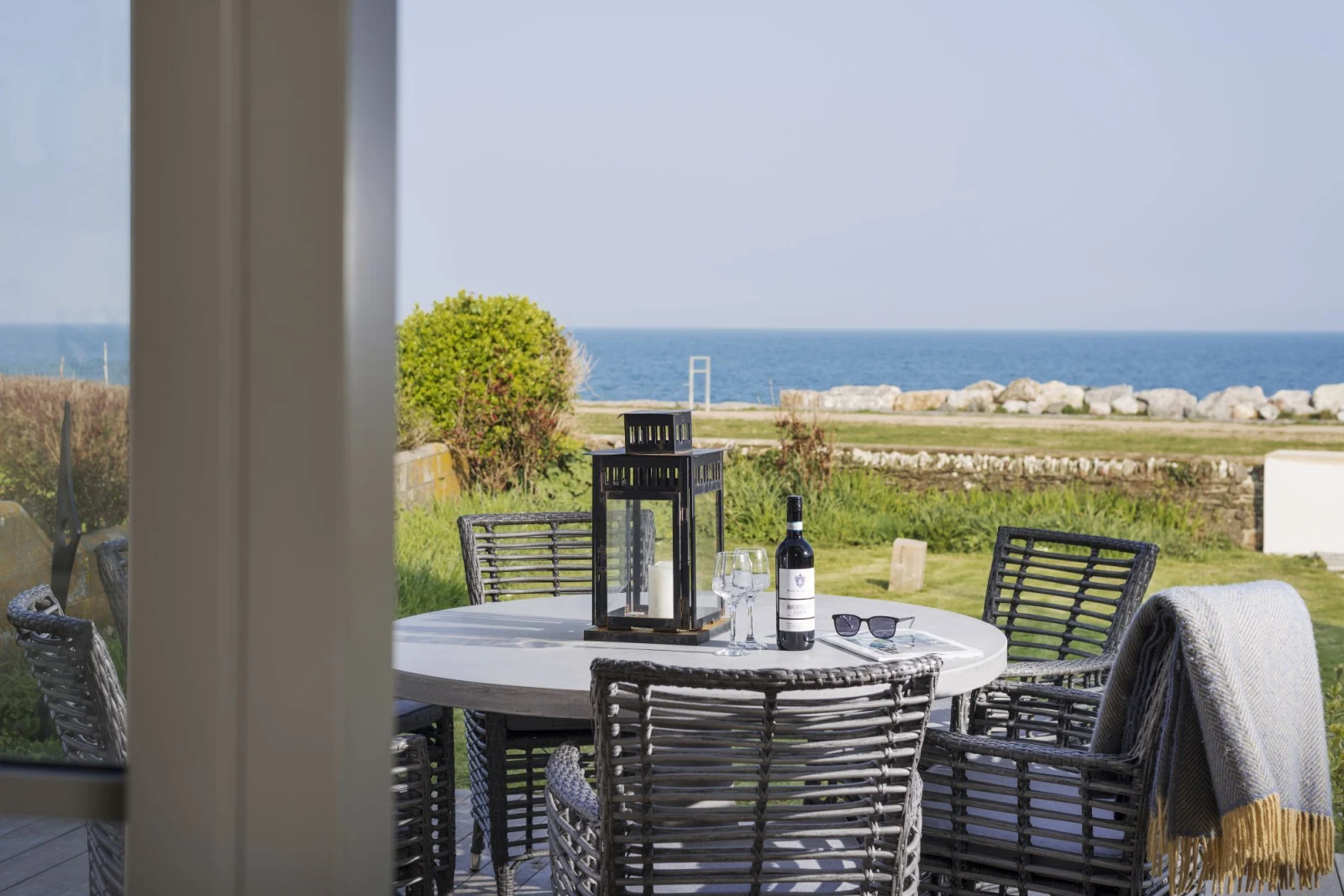 Furnished front patio with sea views - Beam Ends