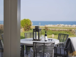 Furnished front patio with sea views - Beam Ends