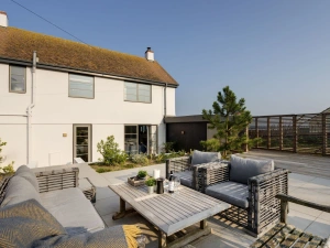 Rear furnished patio - Beam Ends