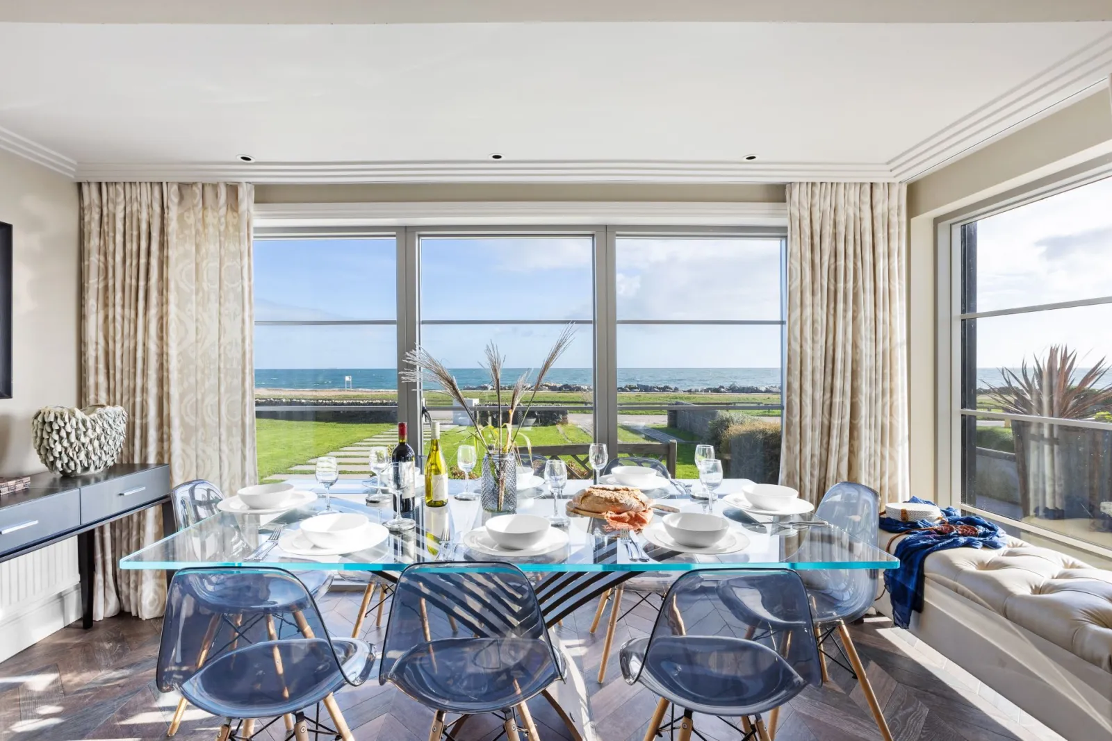 Dining table with views out to sea - Beam Ends