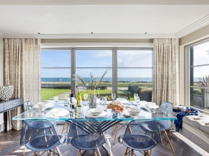 Dining table with views out to sea - Beam Ends