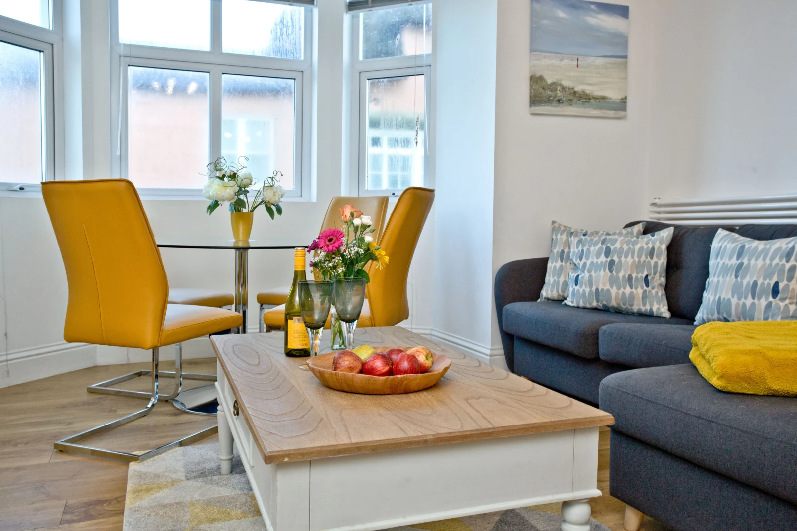 Relaxing living area with sofa, and dining are, pets allowed - 5 At The Beach