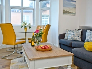 Relaxing living area with sofa, and dining are, pets allowed - 5 At The Beach