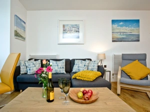 Comfy sofa within living room, TV, internet - 5 At The Beach