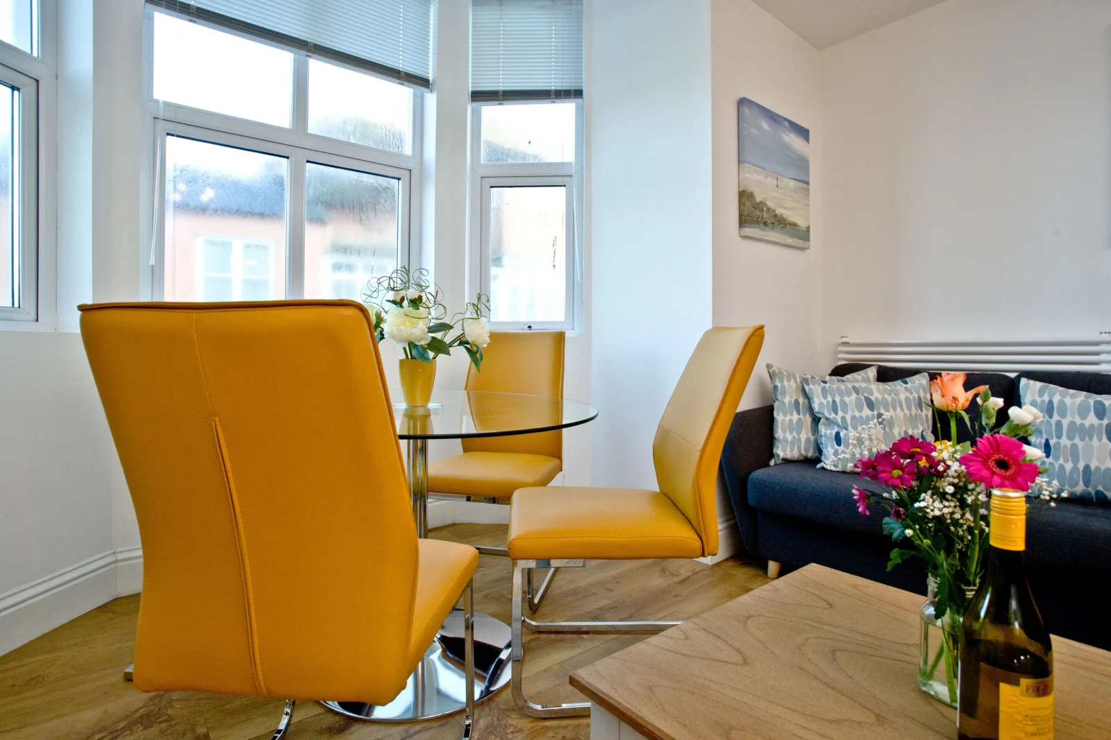 Dining table and chairs with sea view - 5 At The Beach