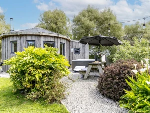 Fern Leaf Roundhouse