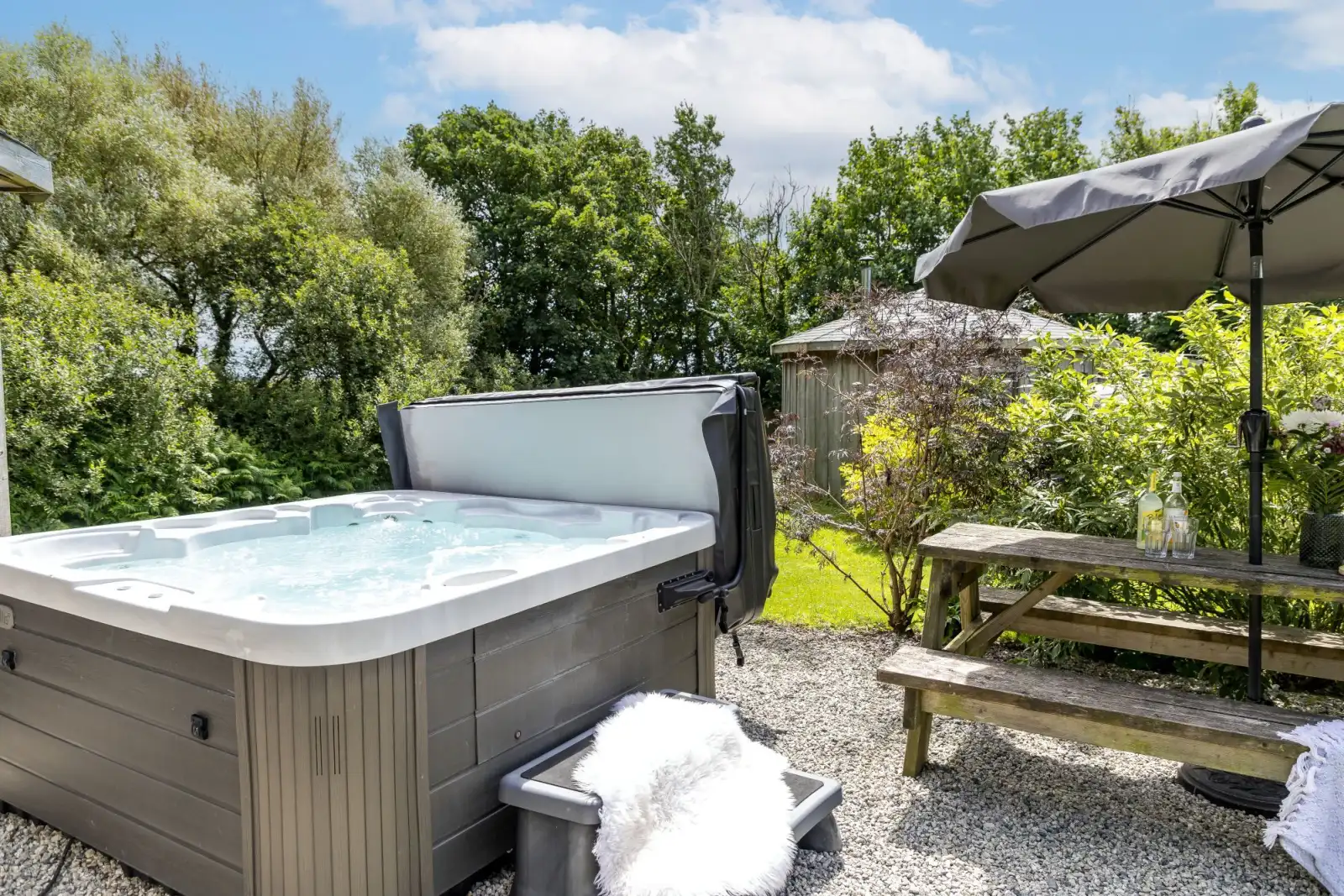 Hot Tub, Picnic Bench, Parasol-Fern Leaf