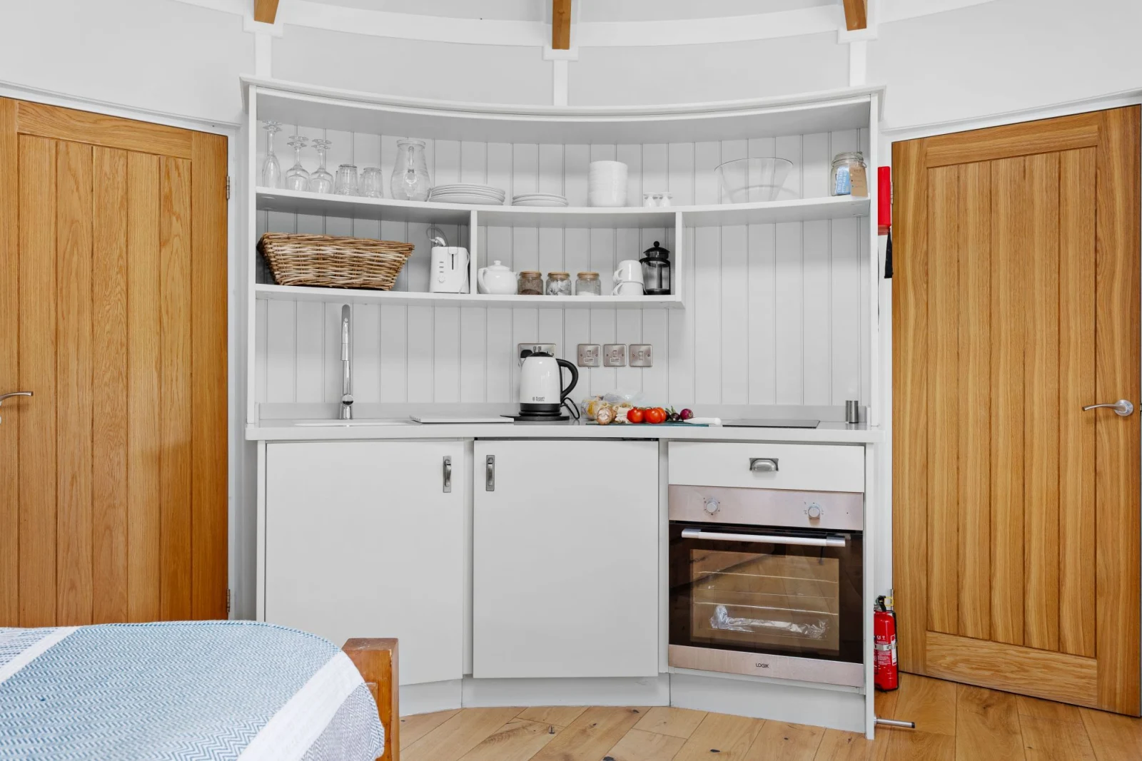 Kitchen, Oven, Induction Hob, Tea & Coffee facilities-Fern Leaf