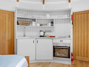 Kitchen, Oven, Induction Hob, Tea & Coffee facilities-Fern Leaf