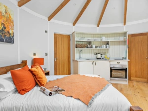 Double Bed, Kitchenette-The Ember Room 