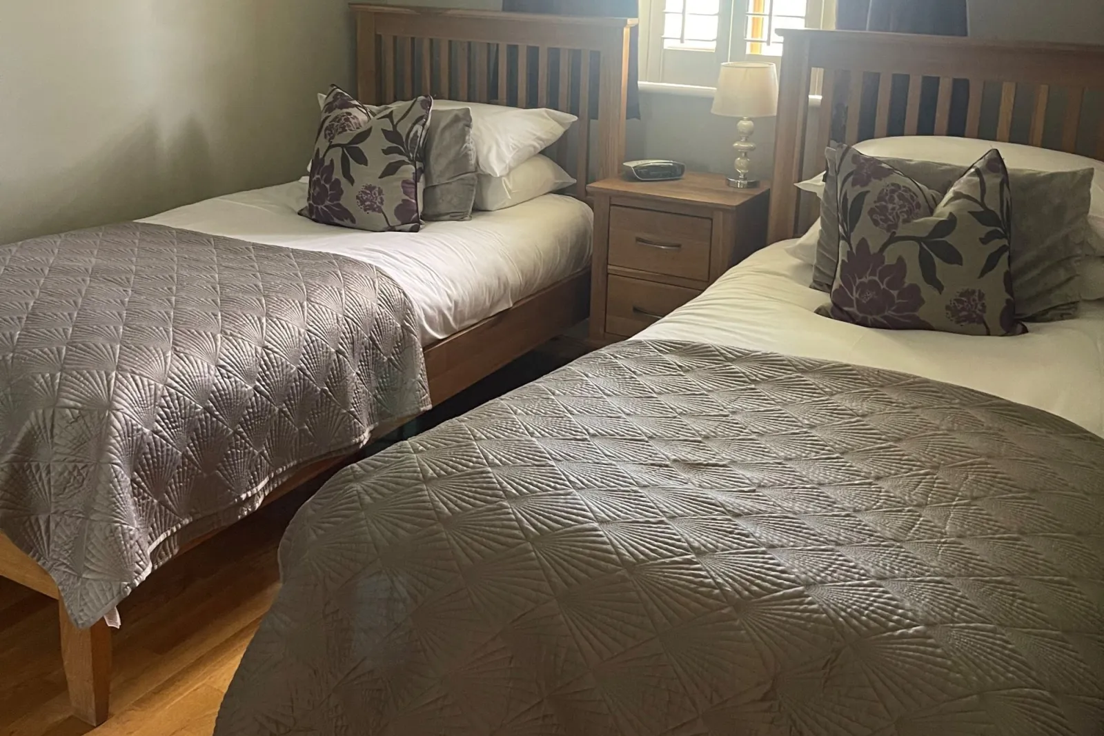 Twin beds, wardrobe and a bedside table with a lamp - Kingfisher Lodge