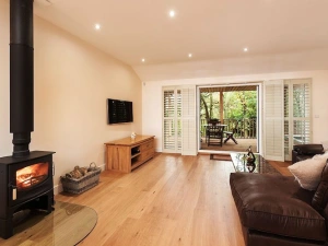 Woodburner, L Shaped Sofa, TV-Willow Lodge