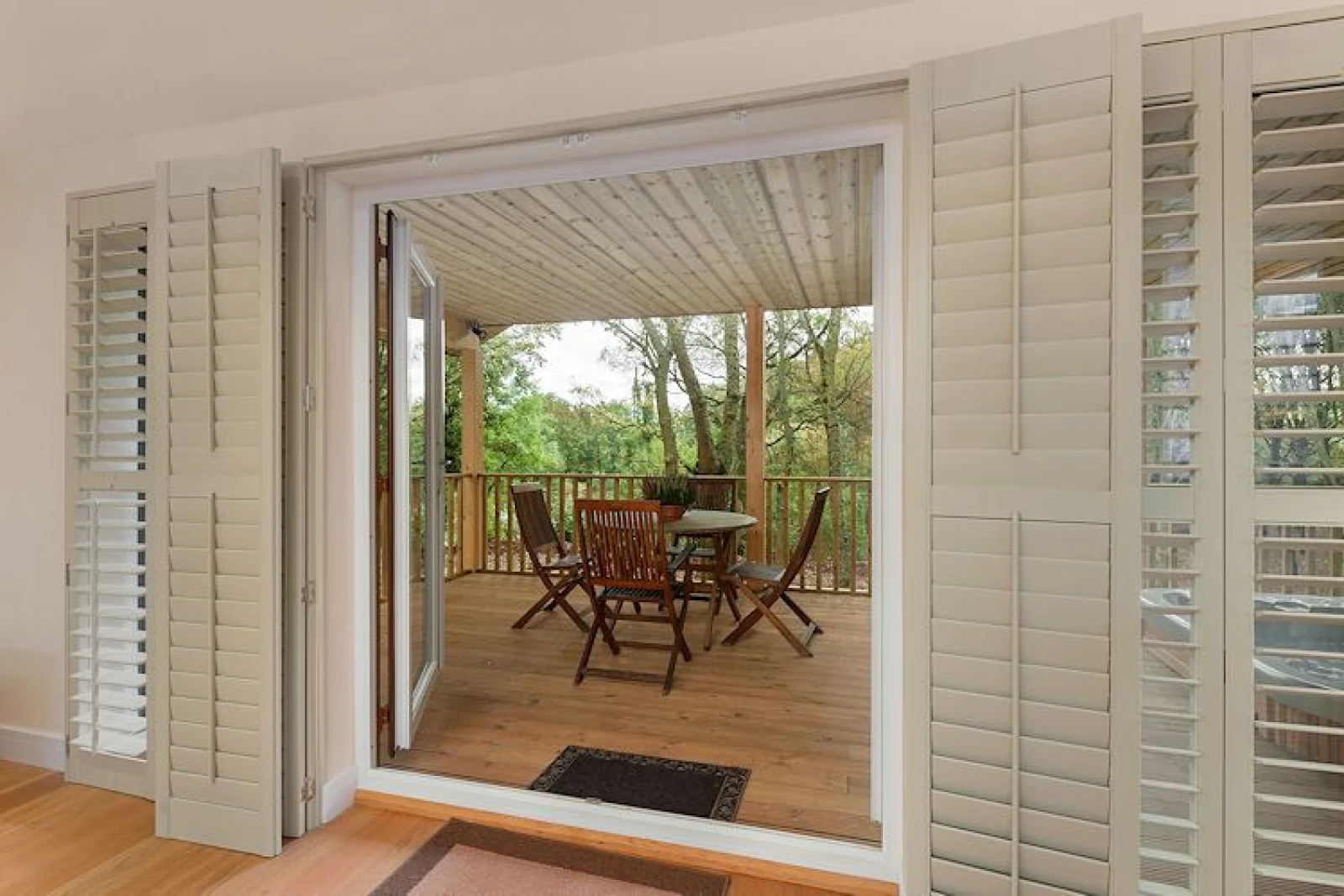 Outdoor Dining-Willow Lodge