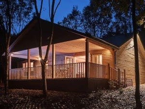 Willow Lodge at night