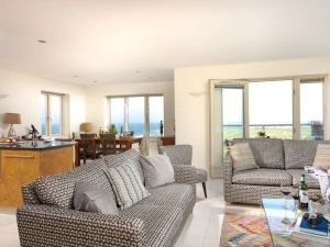 Sofas in open plan living, dining and kitchen areas - 5 The Vista
