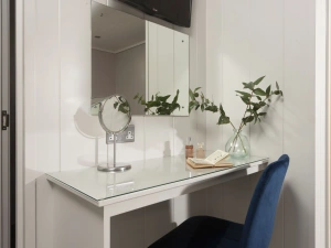 Dressing table in bedroom  - Blackbird Lodge 