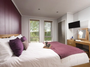 King size bed in master bedroom with TV - Diamond Lodge, Strawberryfield Park