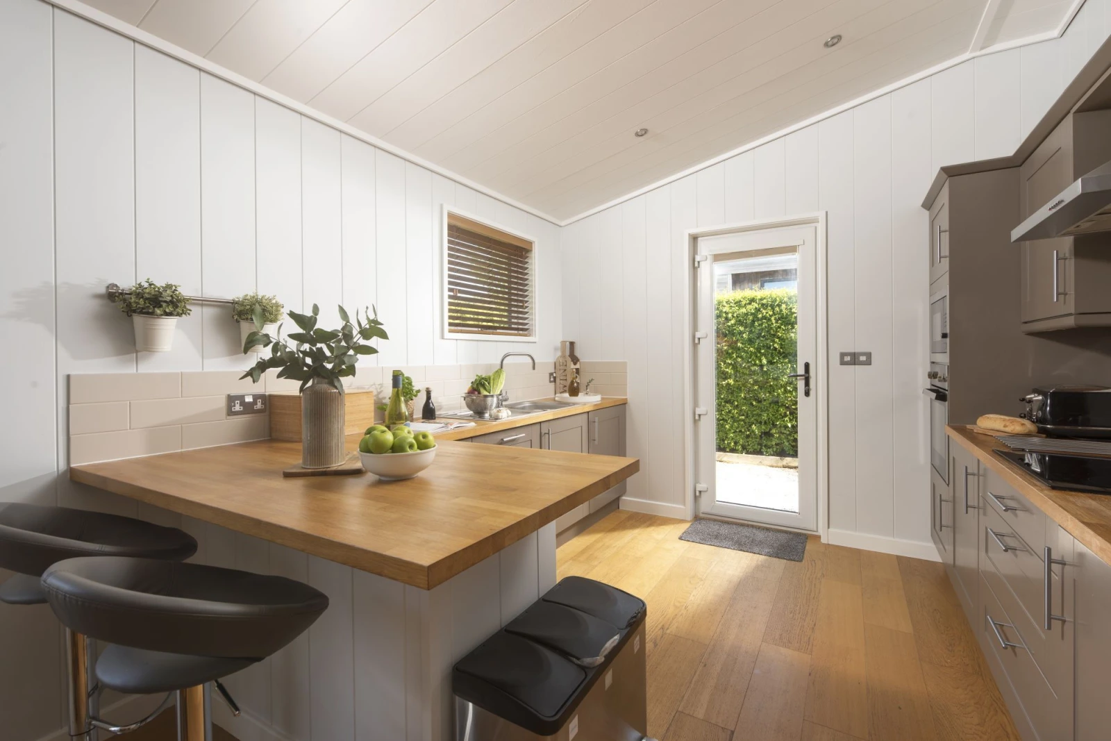 Breakfast bar seating two i kitchen area - Diamond Lodge, Strawberryfield Park