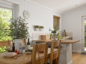 Dining are leading to kitchen - Diamond Lodge, Strawberryfield Park