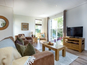 Sofas, Smart Tv, Patio Doors-Whileaway Lodge