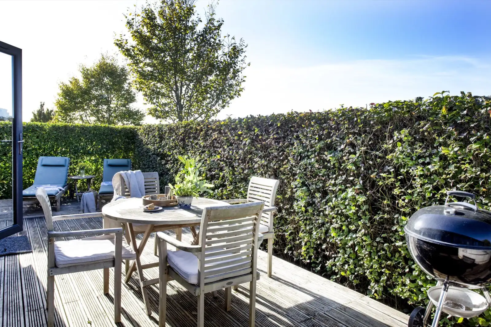 Outside Dining, BBQ, Sun Loungers-Whileaway Lodge