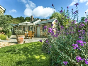 Large outdoor space with seating - Old Pear Tree Barn