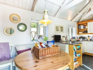 Kitchen and dining area with bench seating for 4, microwave, toaster - Old Pear Tree Barn
