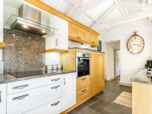 Lots of kitchen space, hob and oven - Old Pear Tree Barn