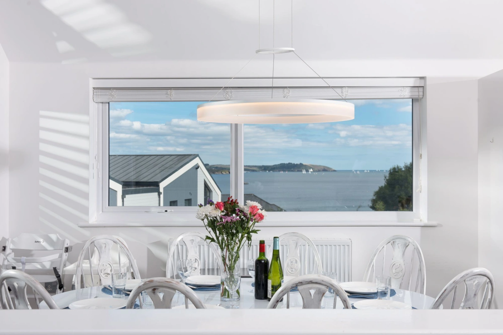 Dining table with ocean view  - Swanpool View