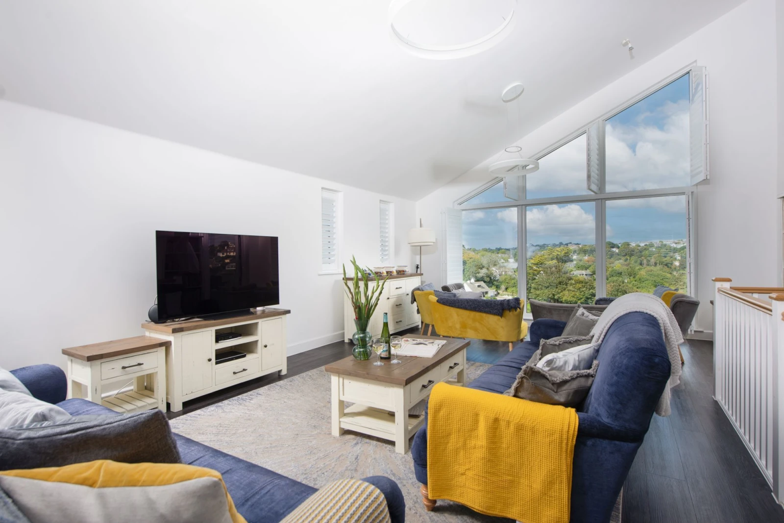 Family friendly lounge with smart TV  - Swanpool View