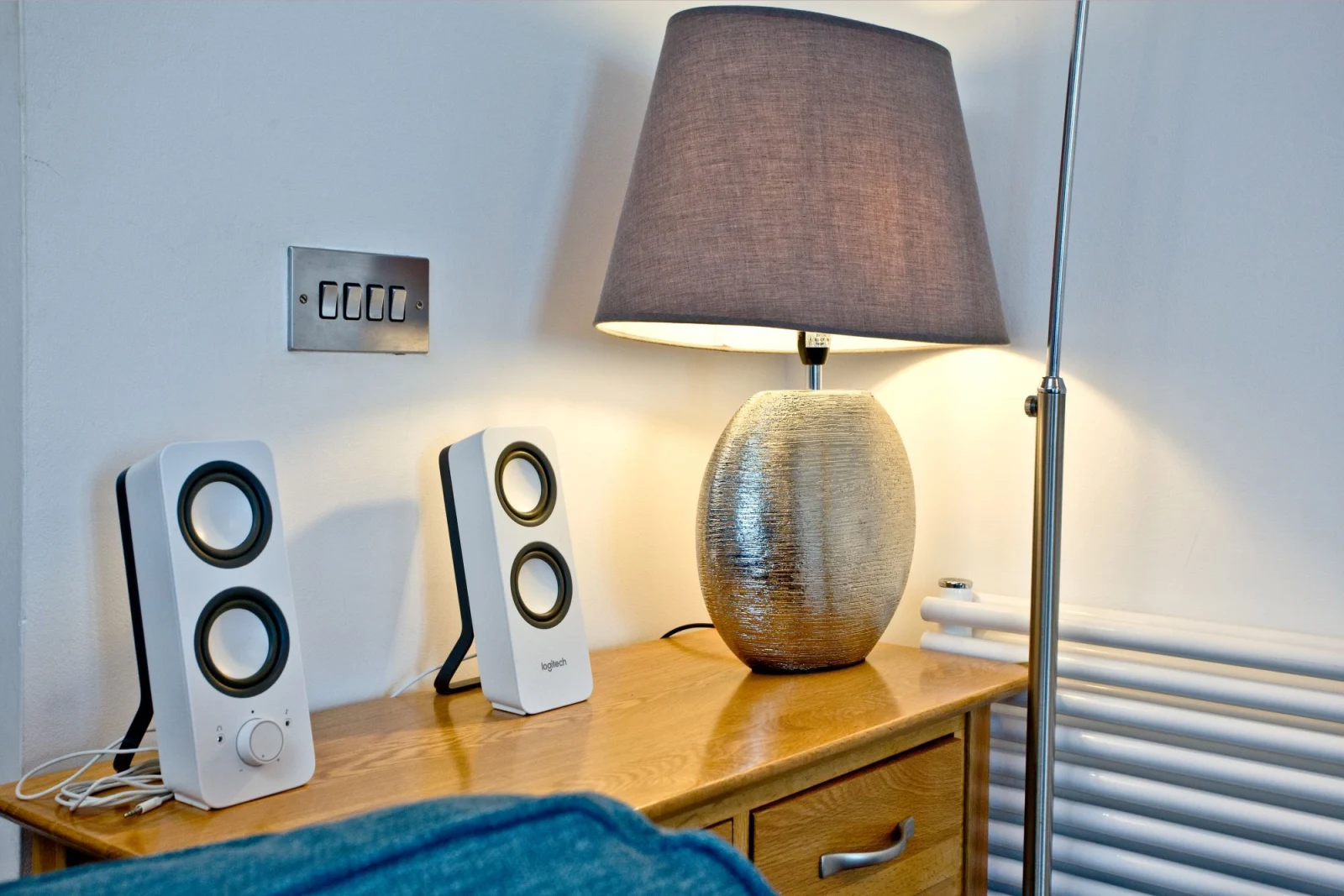 Living Area Lighting, Sound System- 6 At The Beach