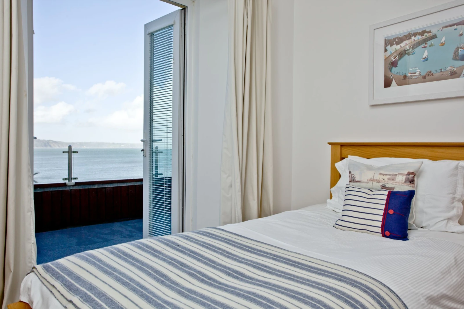 Twin Beds, Balcony, Sea View