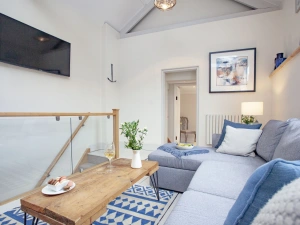 Living room with saircase - Smart TV, L shaped sofa - Birdcage Cottage