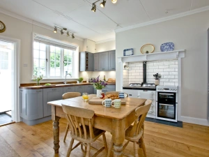Kitchen with seating area - Aga - Cregoes