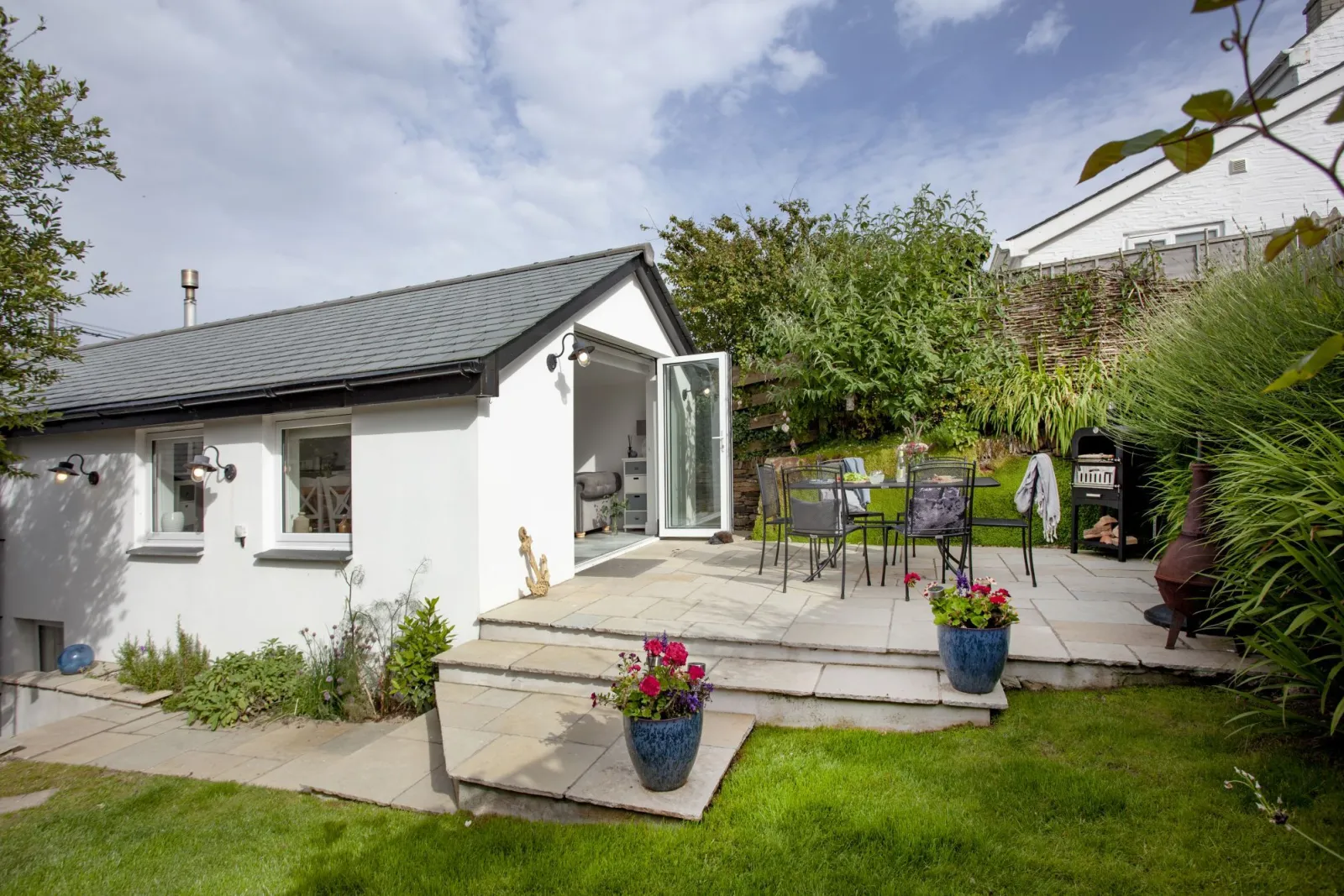 Patio Area, BBQ, Enclosed Garden-The Mews 