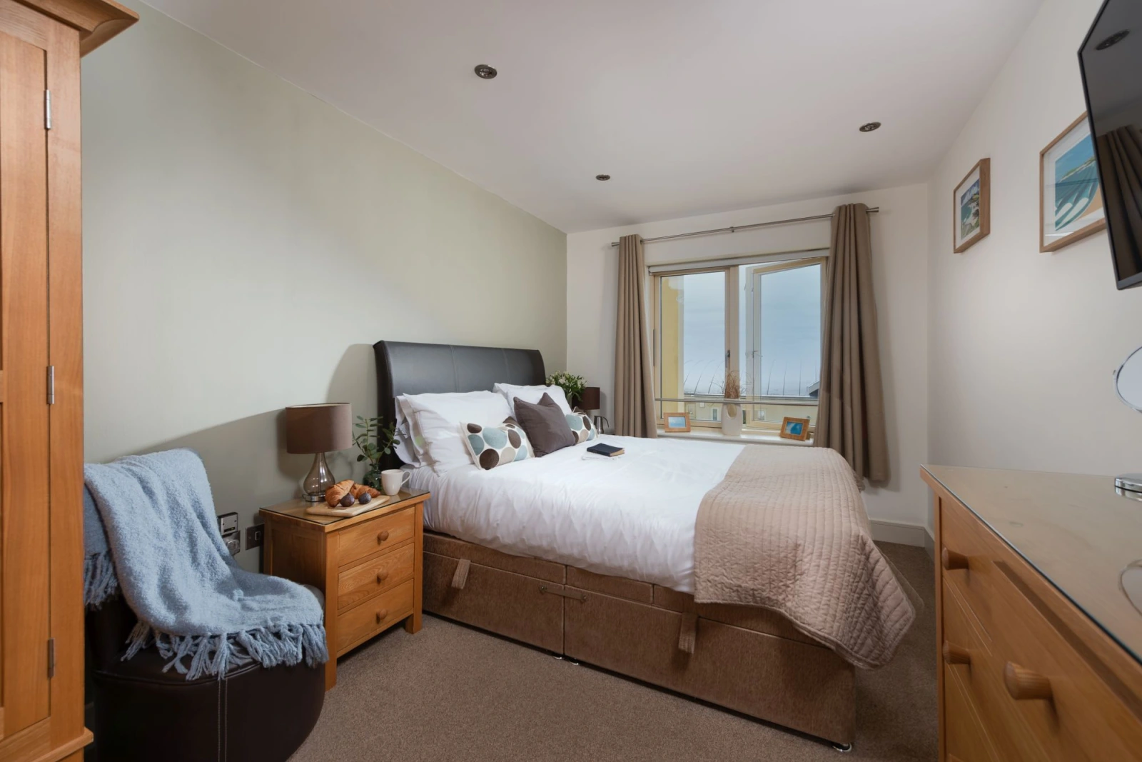 Master Bedroom, Double Bed, Bedside Table, 4 The Vista 