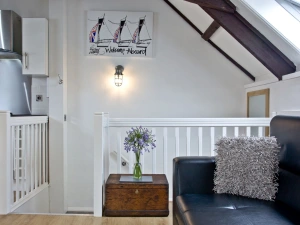 The sofa bed with seating for all guests - Anchor Cottage 