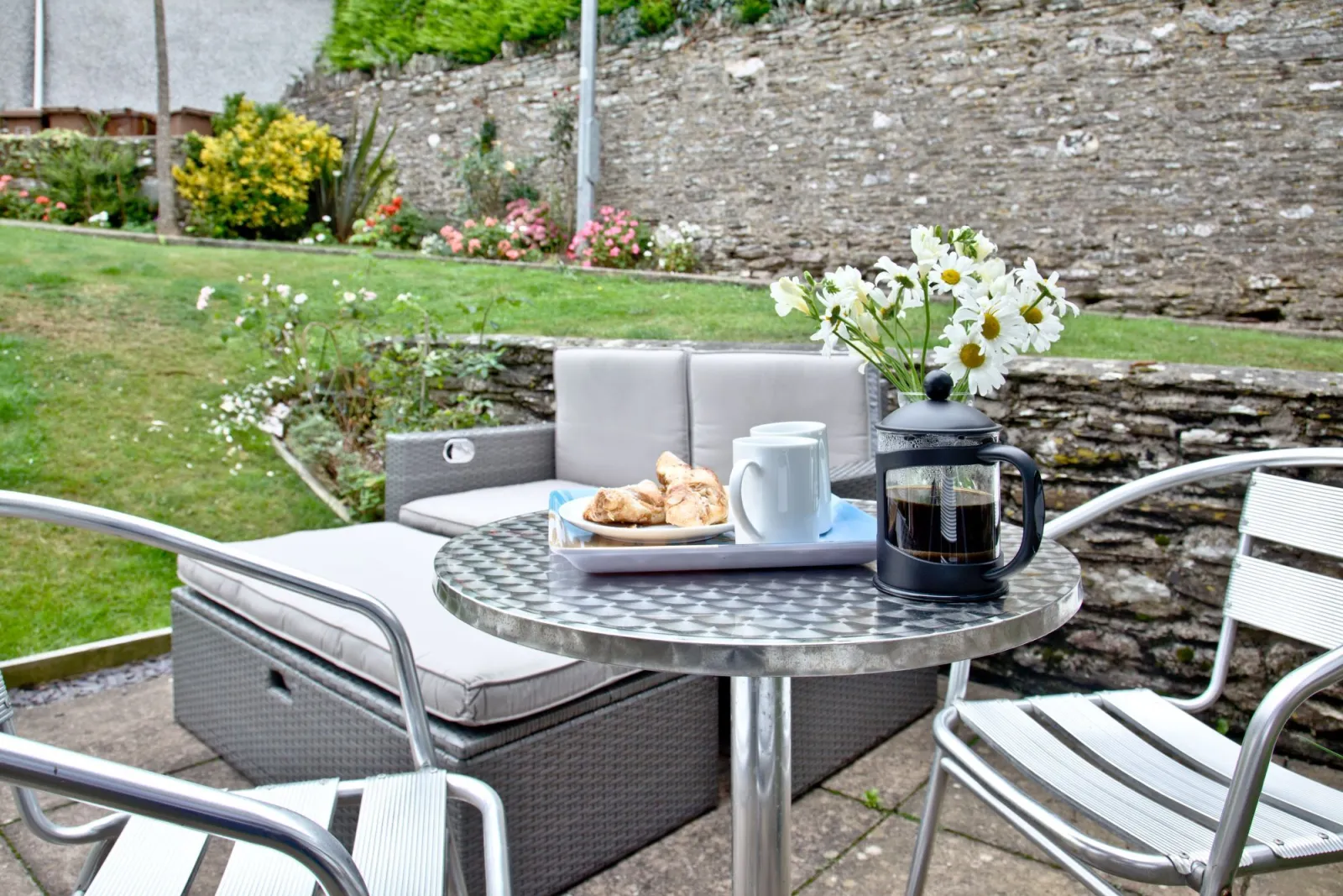 Outside seating for guests - Anchor Cottage 